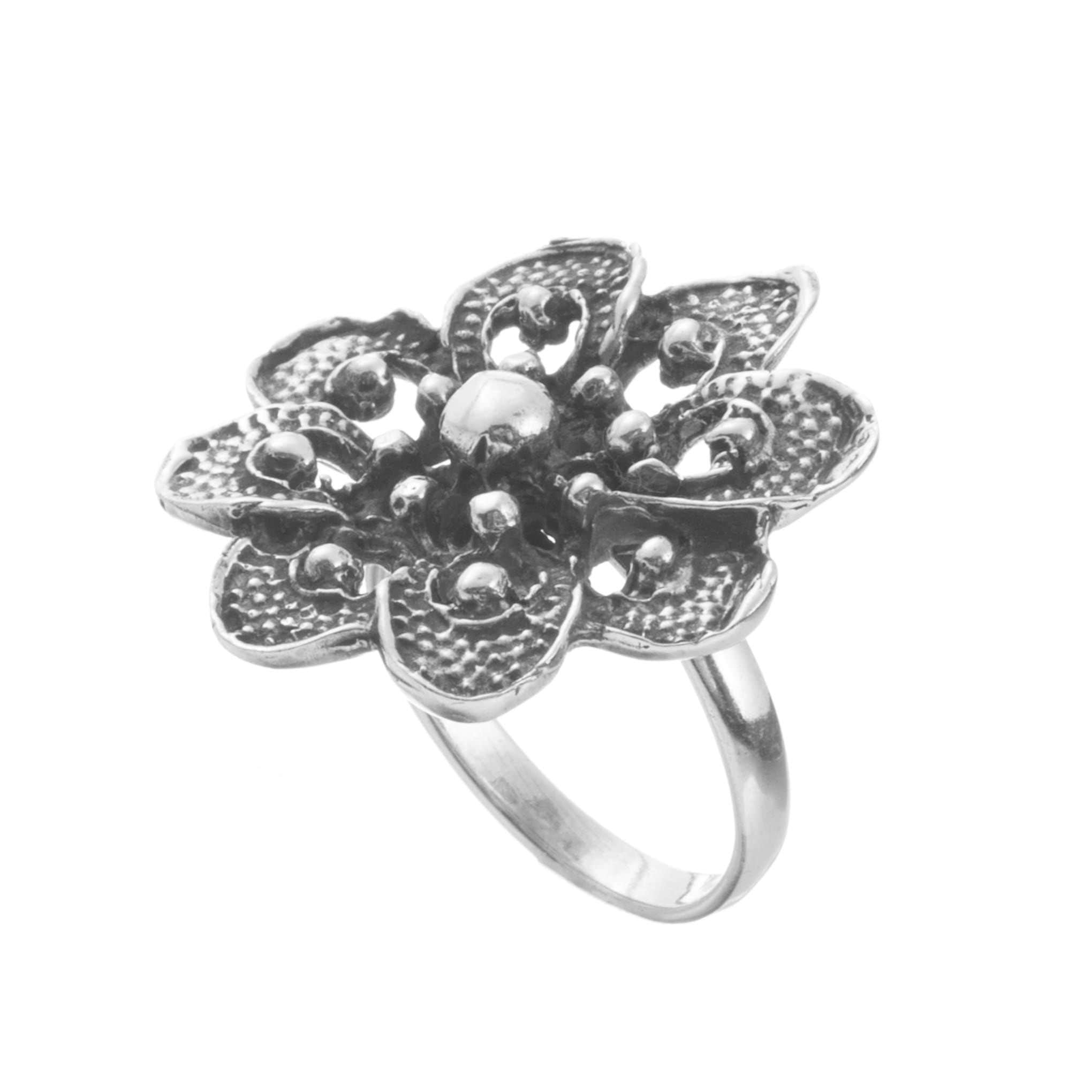 Anillo flor obscuro  de plata mexicana